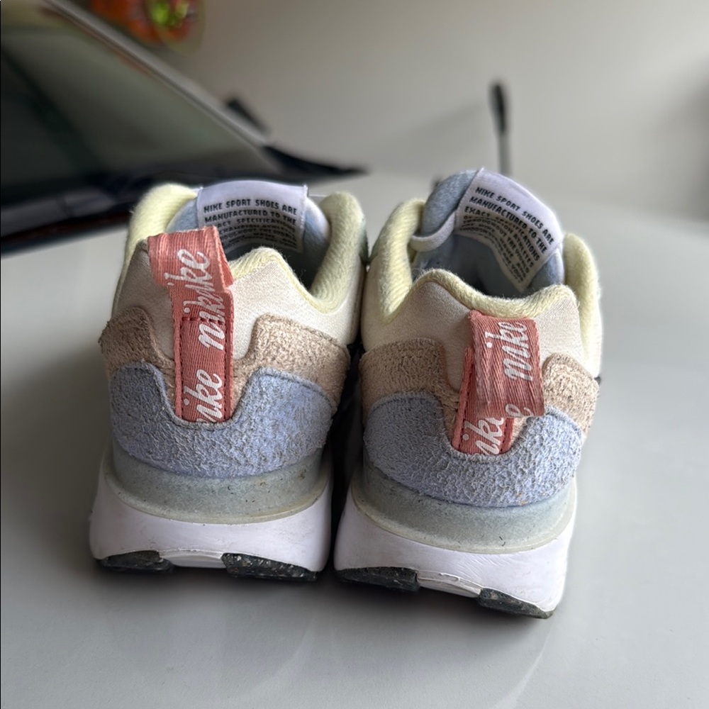 Nike Pink and Cream Sneakers Air Max Style - Picture 5 of 6
